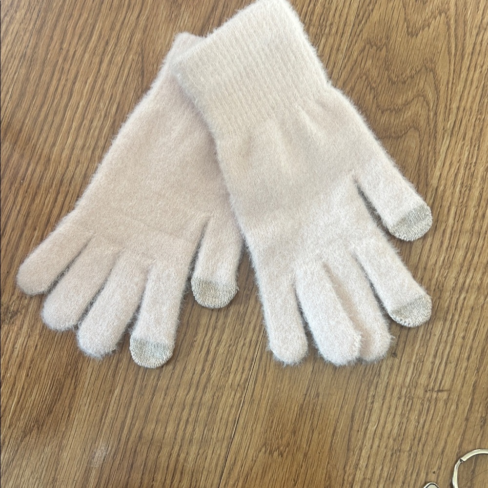 Cozy Cream Gloves with press on nails - Picture 5 of 9